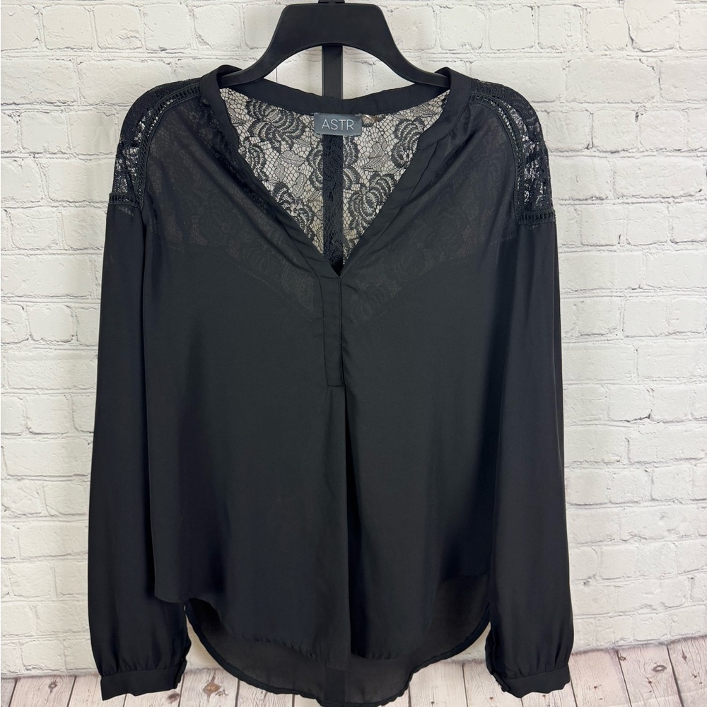 ASTR Black Lace Back Shoulder V-Neck Long Sleeve Blouse Size Large